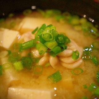 真だちと豆腐の味噌汁